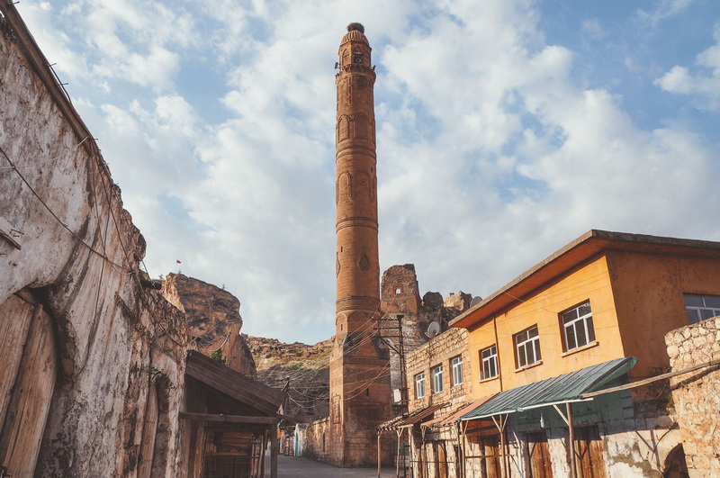 نمای مناره مسجد الرزق در مرکز بافت تاریخی شهر